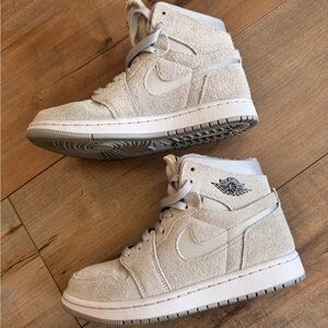 Jordan 1 Zoom CMFT
Metallic Silver (Women's)